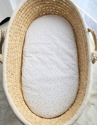 Prześcieradło bawełniane do wózka gondoli kosza Mojżesza Boho 75x35 cm - Mini gwiazdki złote