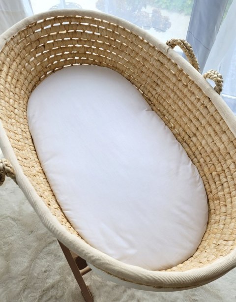 Prześcieradło bawełniane do wózka gondoli kosza Mojżesza Boho 75x35 cm - białe