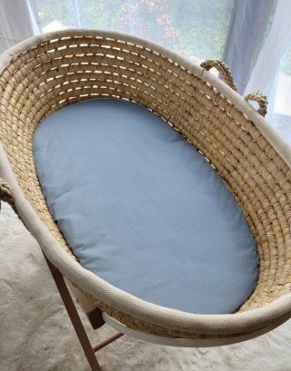 Prześcieradło bawełniane do wózka gondoli kosza Mojżesza Boho 75x35 cm - brudny niebieski