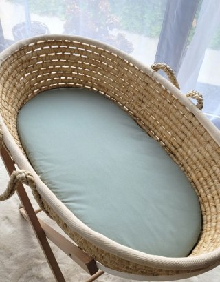 Prześcieradło bawełniane do wózka gondoli kosza Mojżesza Boho 75x35 cm - szałwia